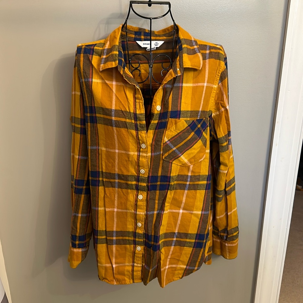 Women’s size M old navy classic long sleeve shirt